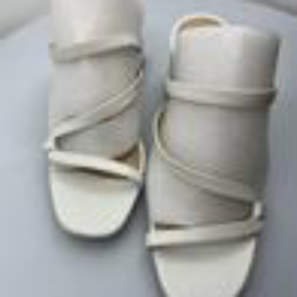 New Chinese Laundry White size 7.5 Sandal - Picture 2 of 6